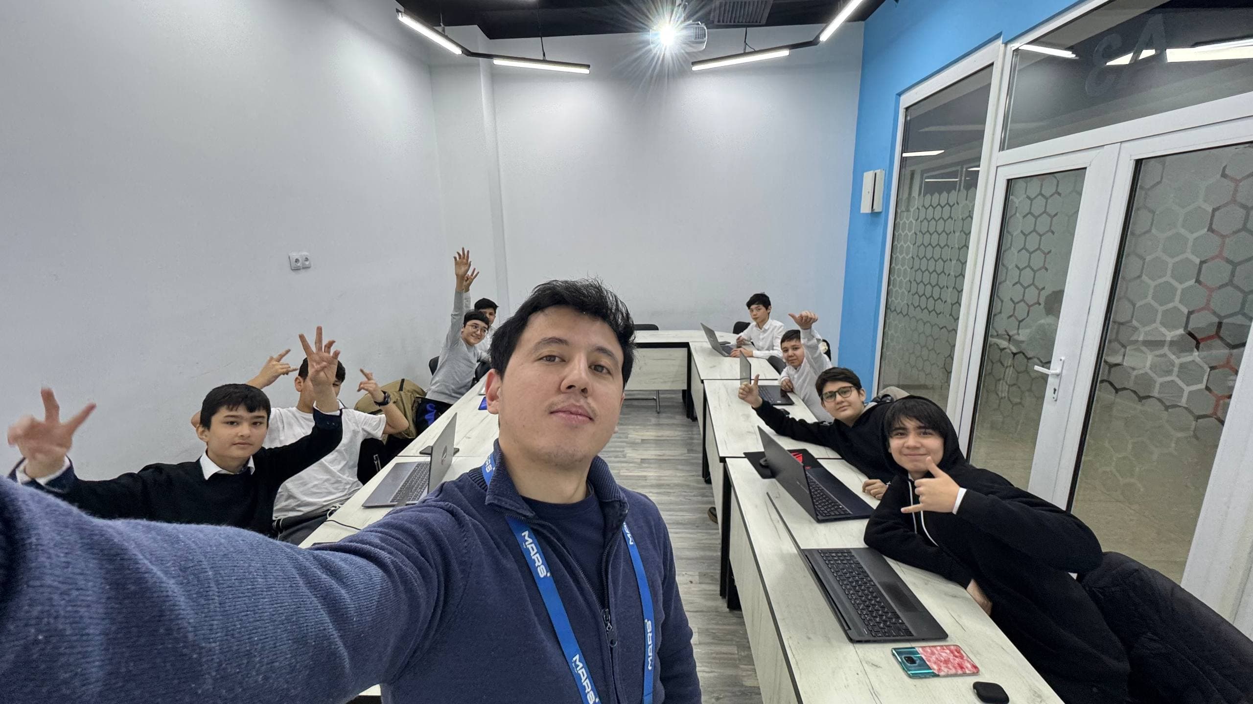 Sunnatbek Yusupov teaching a coding class at MARS IT School in Tashkent